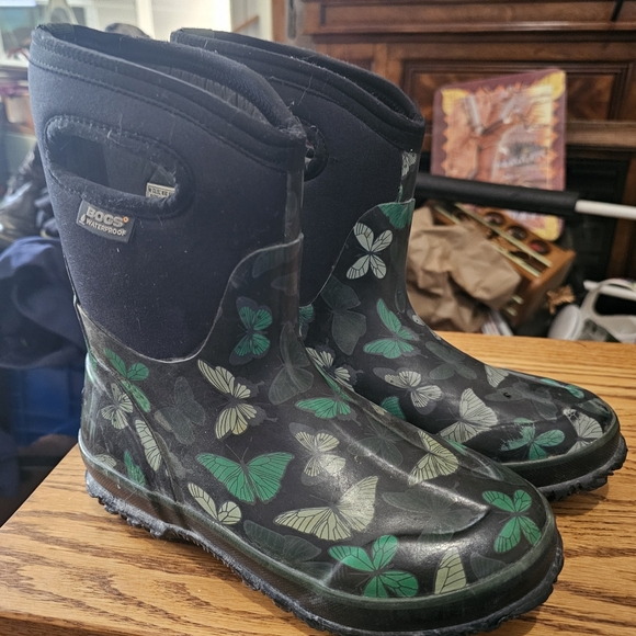 BOGS Wonens Waterproof Butterfly Boots - Black and Green - Picture 1 of 6